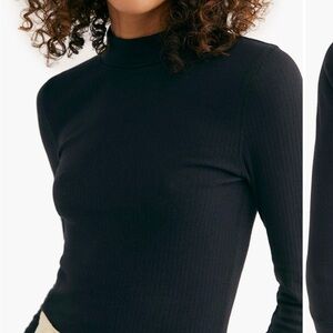 Free People
The Rickie Mock Neck
Long Sleeve Top